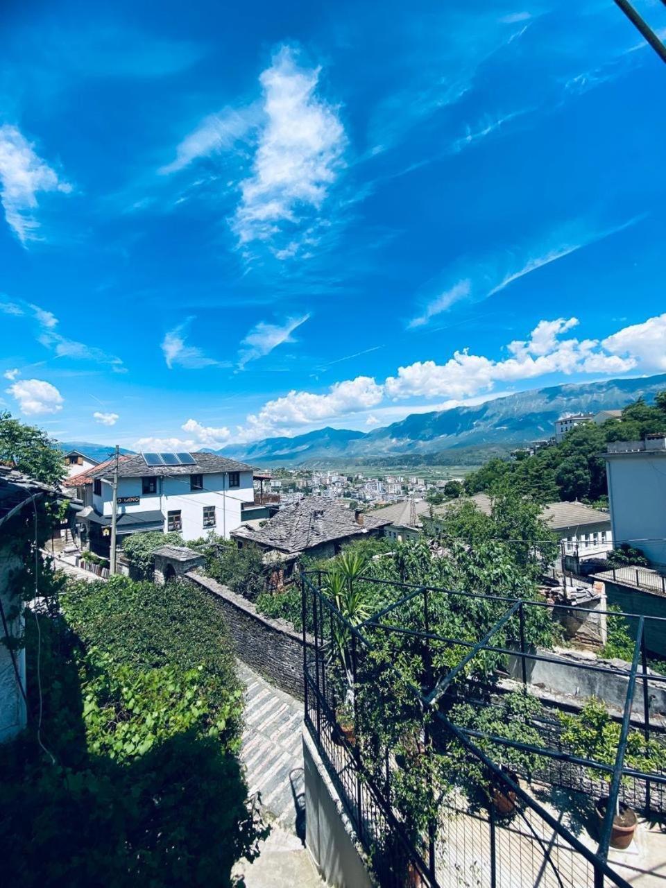 Hida Guest House Gjirokastër Exteriör bild