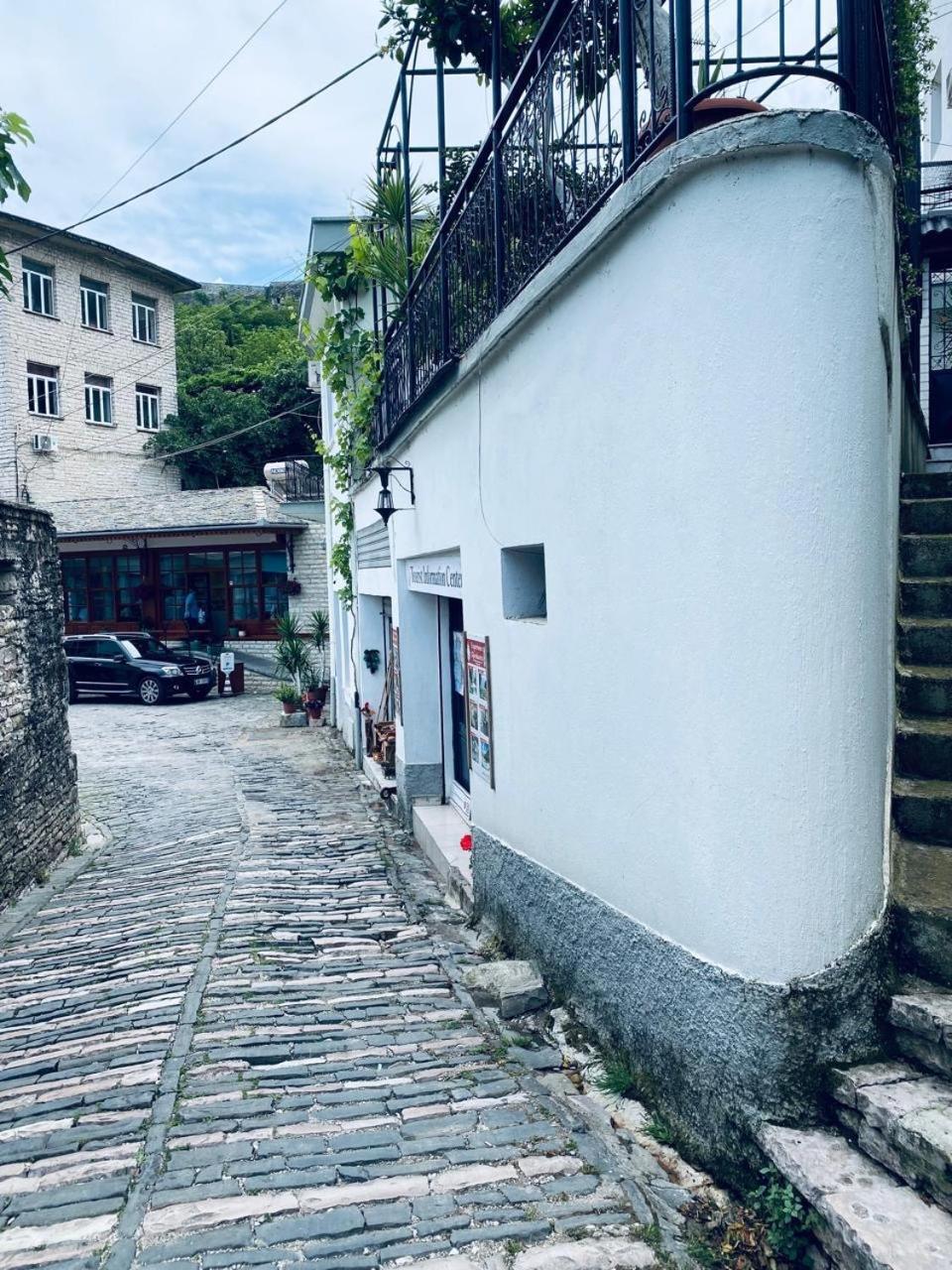 Hida Guest House Gjirokastër Exteriör bild