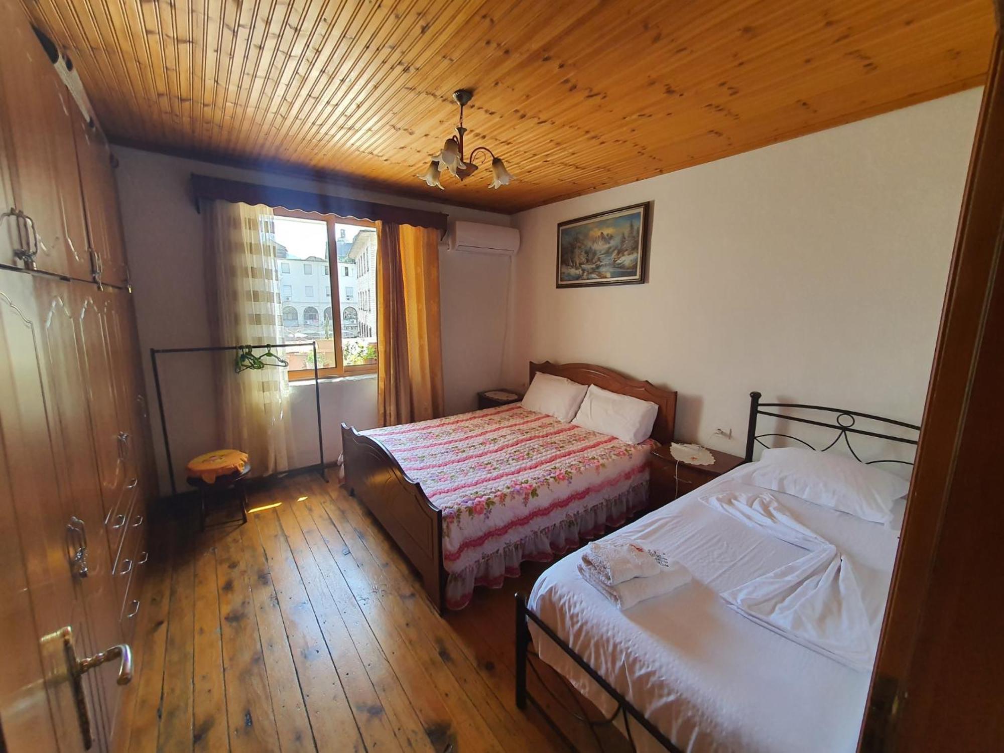 Hida Guest House Gjirokastër Exteriör bild